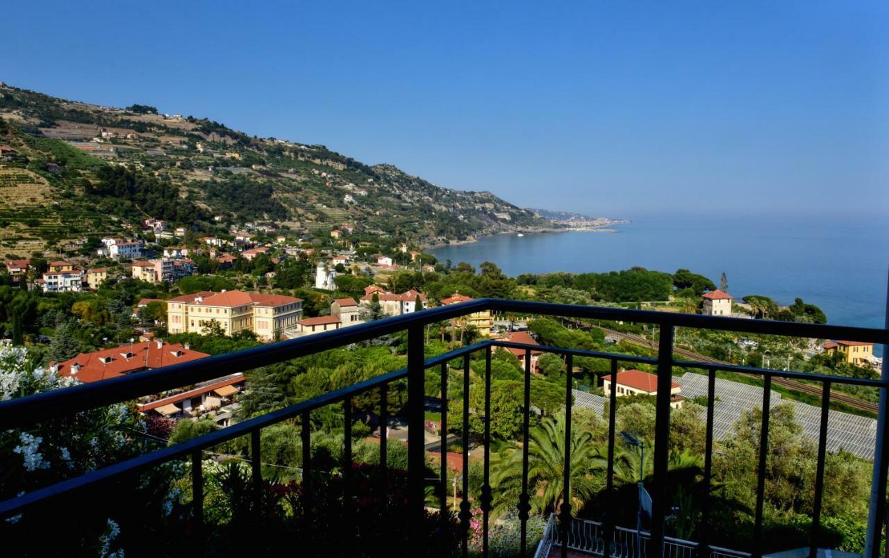 Villa Agriturismo Un Mare Di Fiori Ventimiglia Exterior foto