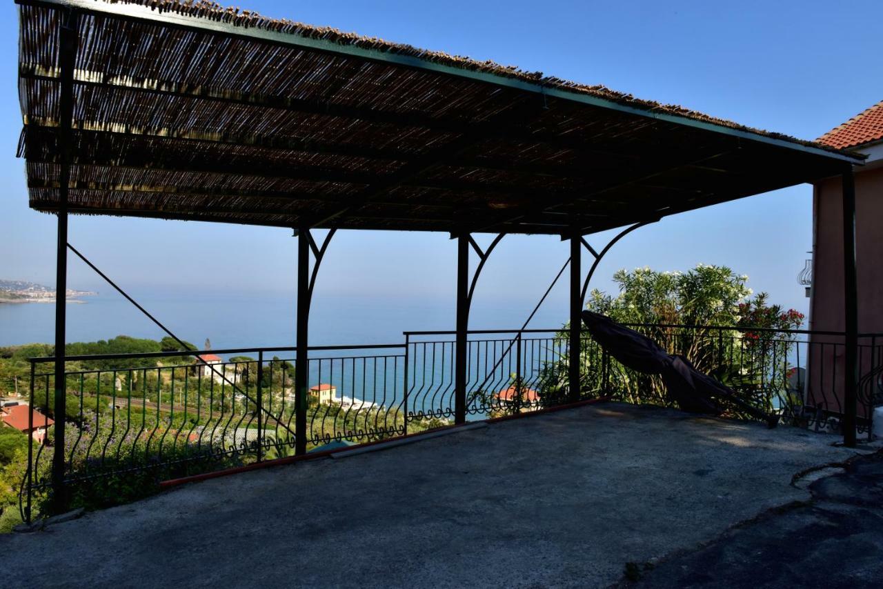 Villa Agriturismo Un Mare Di Fiori Ventimiglia Exterior foto